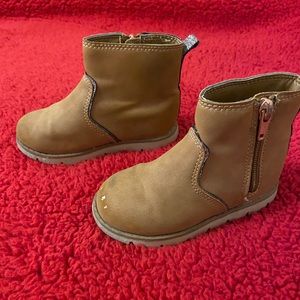 Oshkosh B’gosh Girls Boots Size 7 toddler